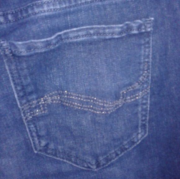 π Croft & Barrow Premium Denim Capris - Picture 6 of 9
